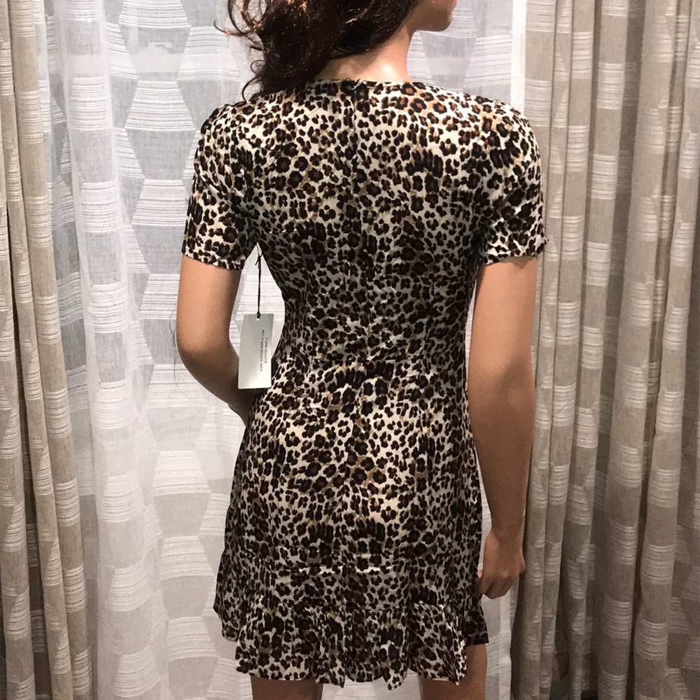 LEOPARD PRINT V NECK SHORT SLEEVE RUFFLE HEM DRESS - Picture 3 of 5
